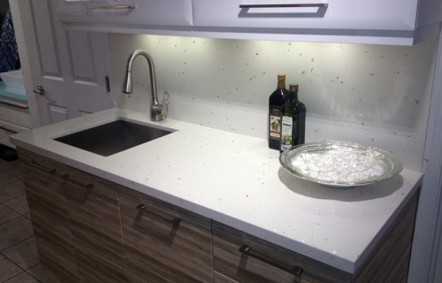 Sunny Pearl Crema Vanity